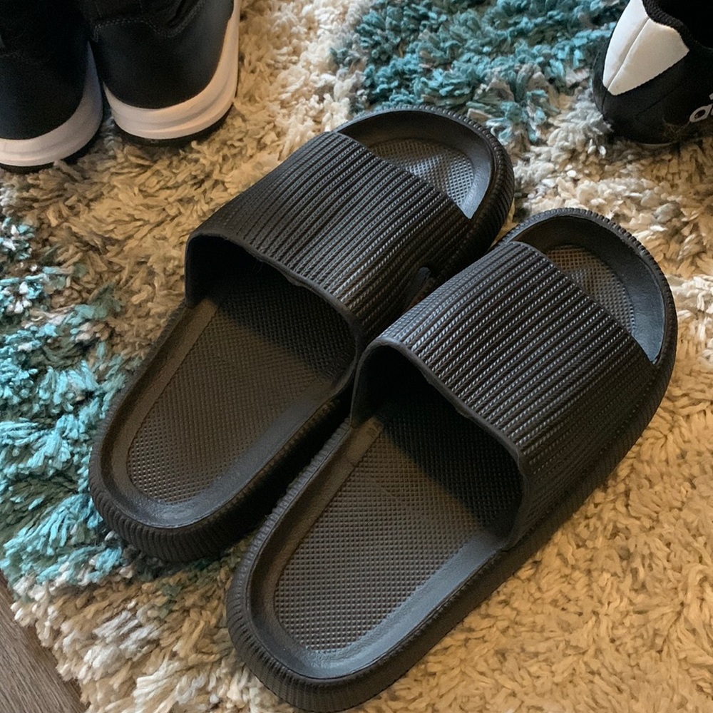 Pillow slides never worn